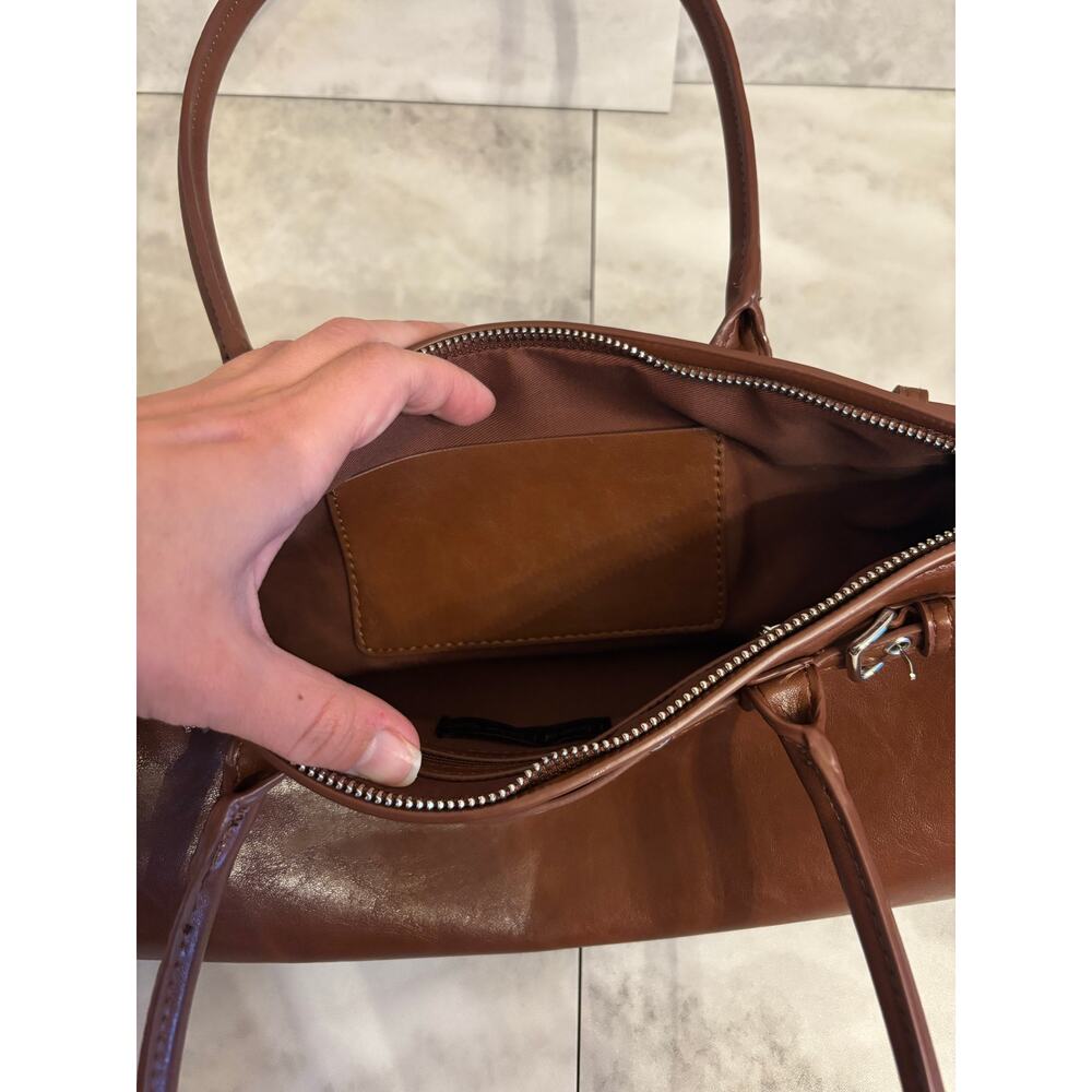 House Of Harlow Autumn Brown Vegan Leather Shoulder Bag Purse NWT Baguette - Picture 9 of 9
